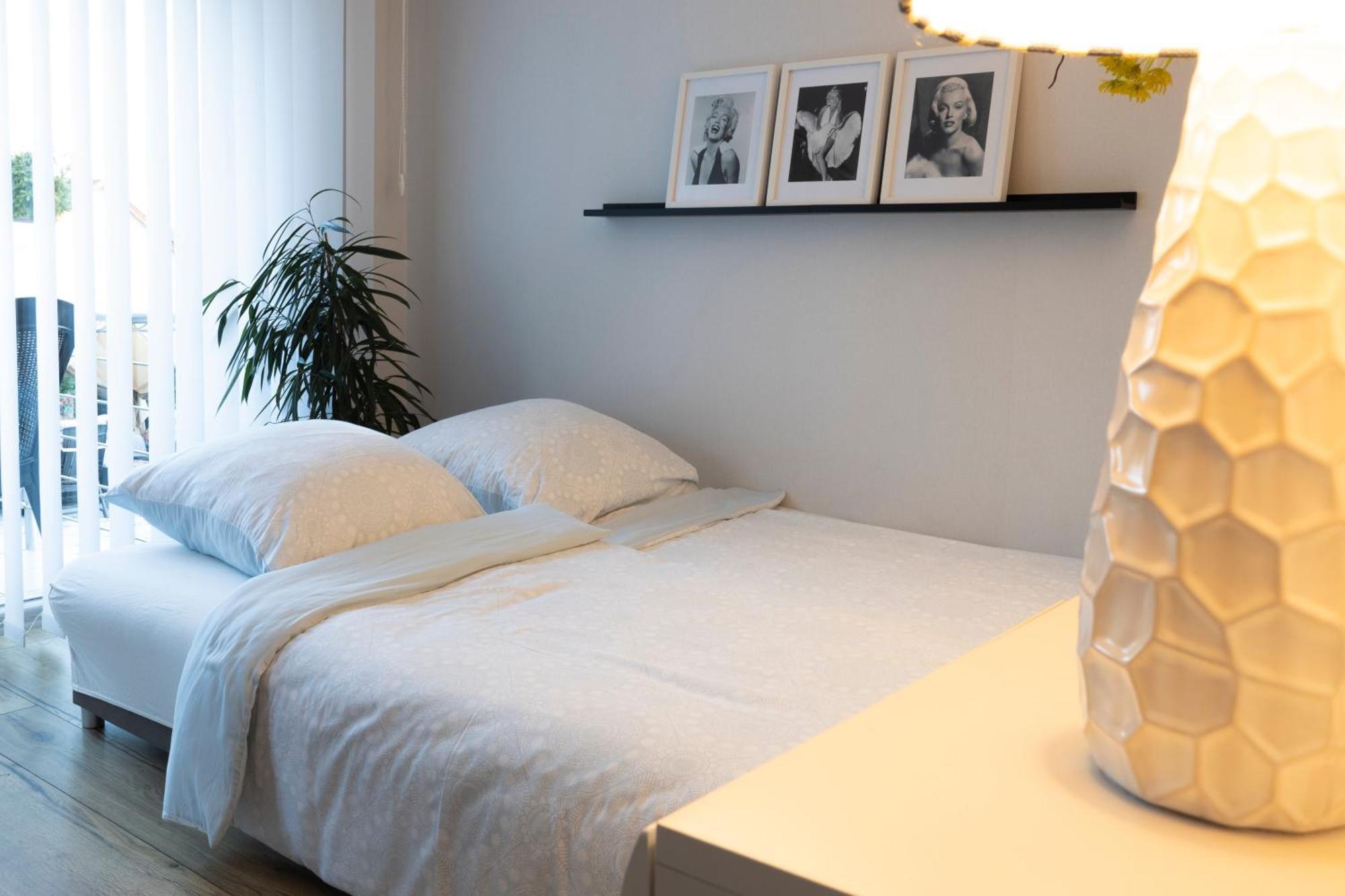 Design Apartment- 24H Self-Check-In - Bis 4 Pers - Parkplatz - Wifi - Balkon -Terrasse - In Direkter Weihernaehe - Radwege Schiffweiler Екстер'єр фото