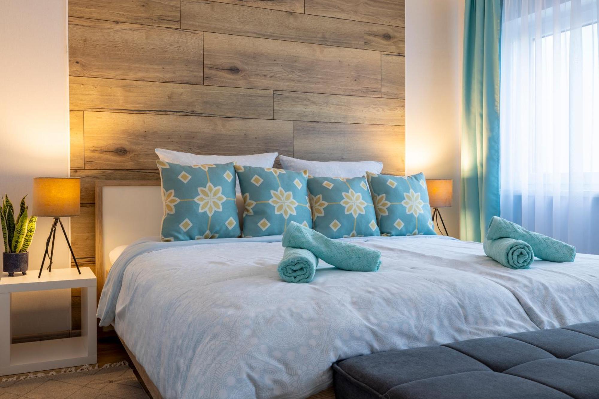 Design Apartment- 24H Self-Check-In - Bis 4 Pers - Parkplatz - Wifi - Balkon -Terrasse - In Direkter Weihernaehe - Radwege Schiffweiler Екстер'єр фото