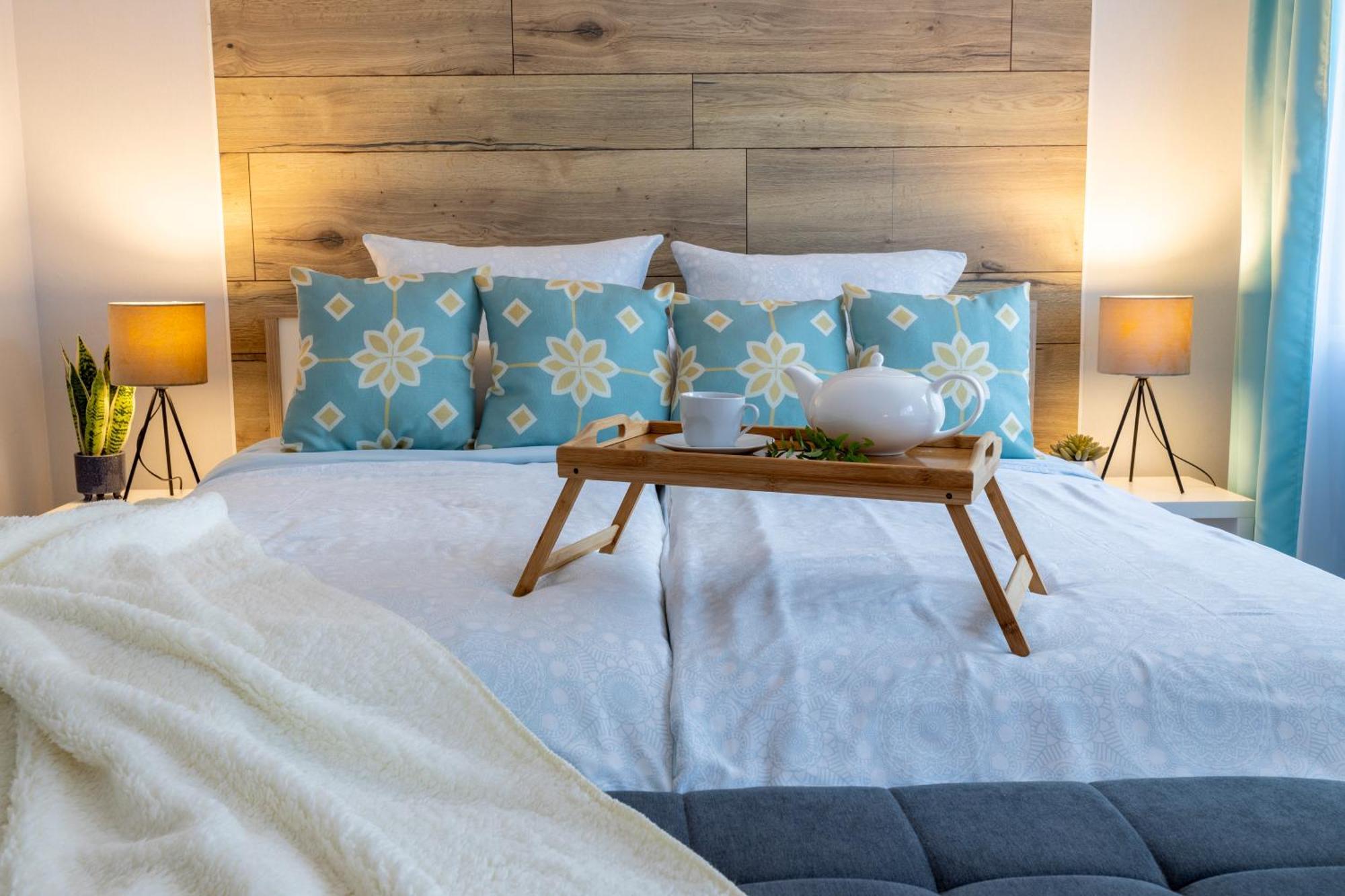 Design Apartment- 24H Self-Check-In - Bis 4 Pers - Parkplatz - Wifi - Balkon -Terrasse - In Direkter Weihernaehe - Radwege Schiffweiler Екстер'єр фото
