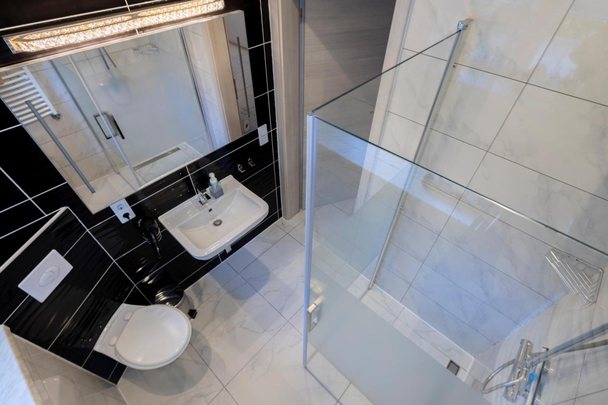 Design Apartment- 24H Self-Check-In - Bis 4 Pers - Parkplatz - Wifi - Balkon -Terrasse - In Direkter Weihernaehe - Radwege Schiffweiler Екстер'єр фото