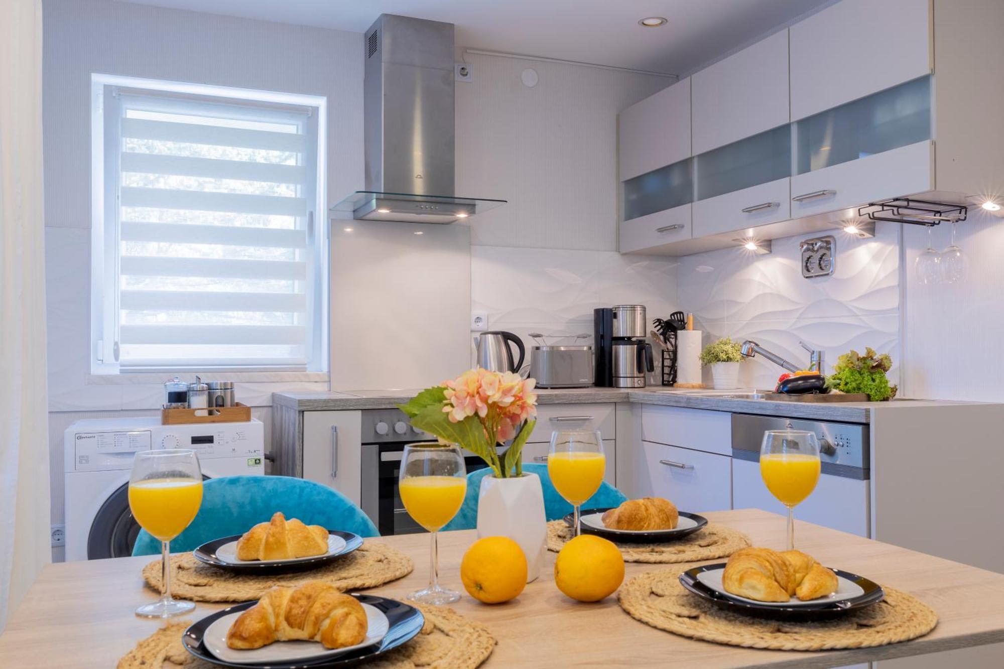 Design Apartment- 24H Self-Check-In - Bis 4 Pers - Parkplatz - Wifi - Balkon -Terrasse - In Direkter Weihernaehe - Radwege Schiffweiler Екстер'єр фото